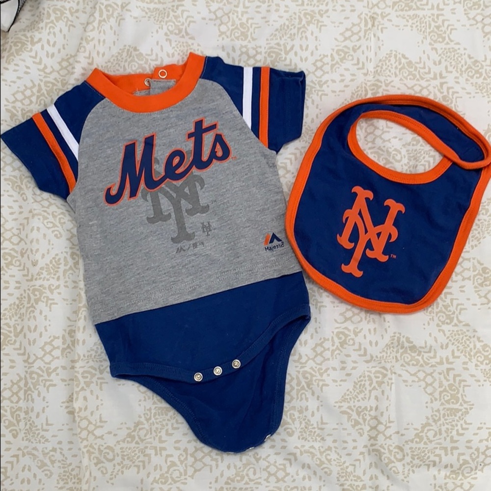 3-6 M NY Mets onesie and bib